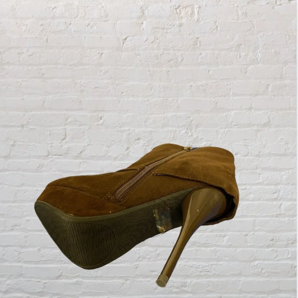 INDIGO -- Brown Ankle Bootie with Platform and Side Zip, Button Detail, NWOT